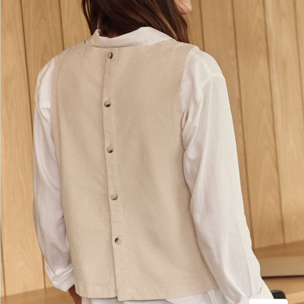 {Pact} Modern Corduroy Button Back sleeveless cropped Tank Sandshell ivory